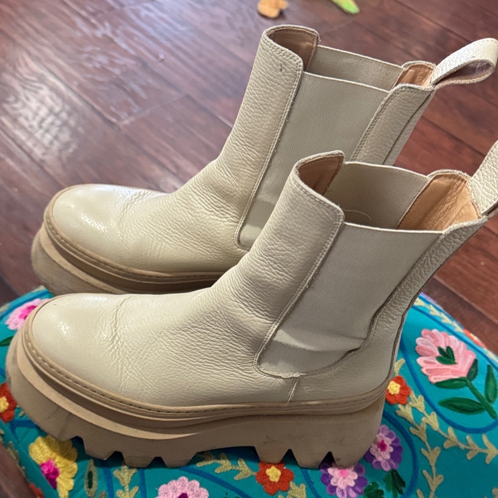 L’intervalle Cream Chelsea leather Boots 39 8.5 9